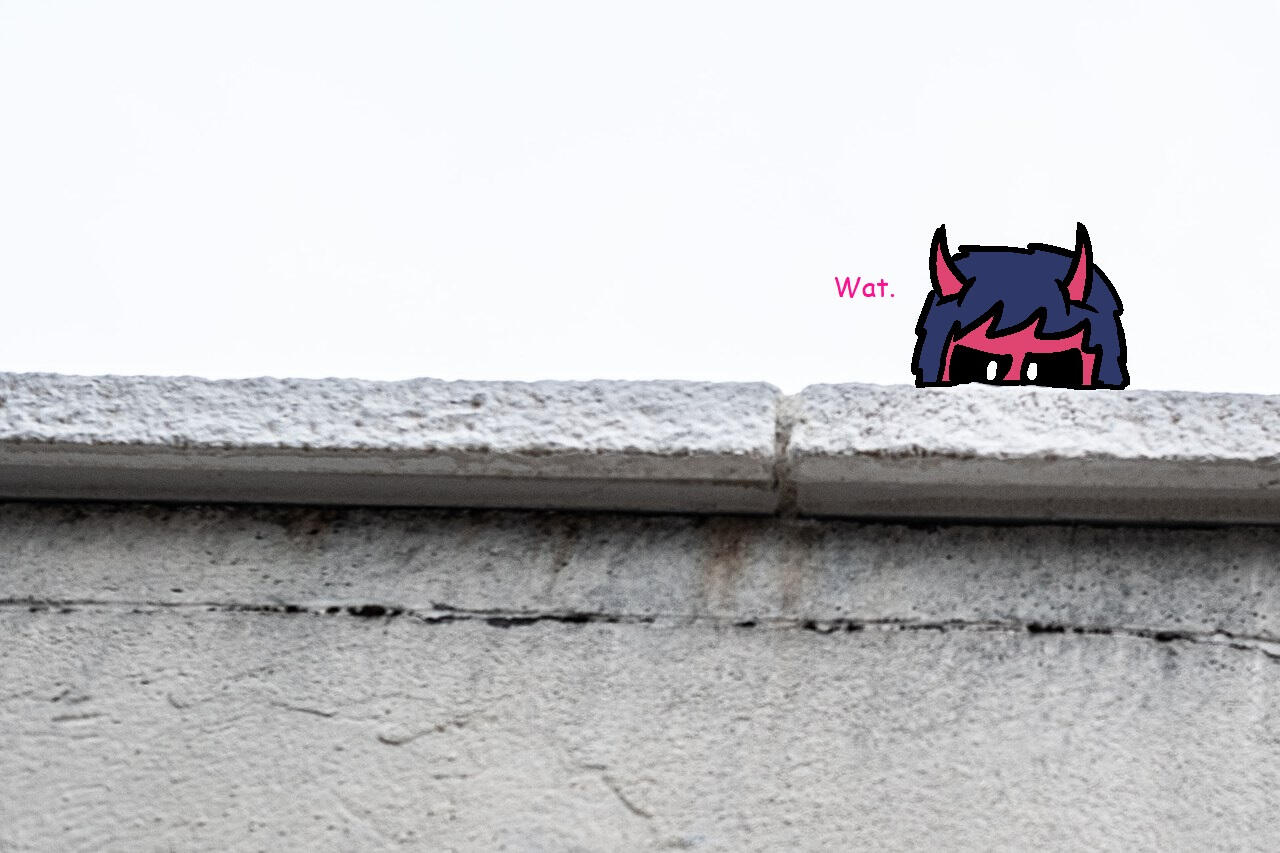 Sarsi looks at you from on top of a wall...